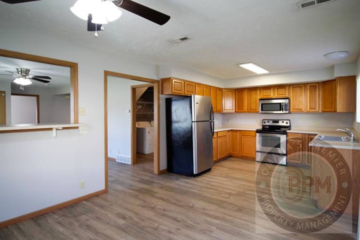 Townhouse for rent at 818 Lincoln Rd, Bellevue, NE 68005
