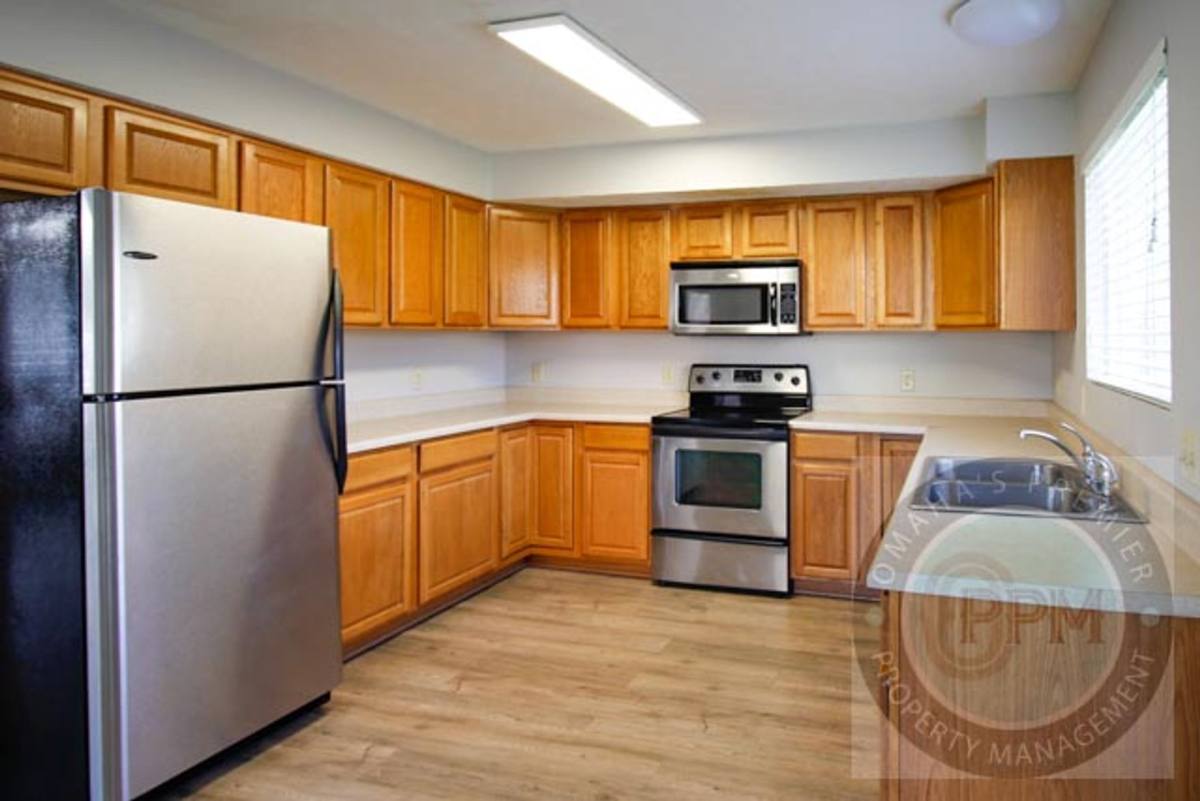 Townhouse for rent at 818 Lincoln Rd, Bellevue, NE 68005