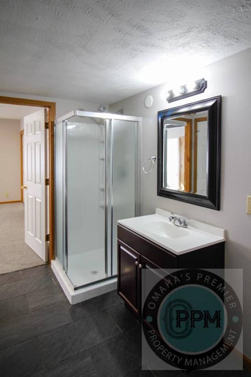 Townhouse for rent at 818 Lincoln Rd, Bellevue, NE 68005