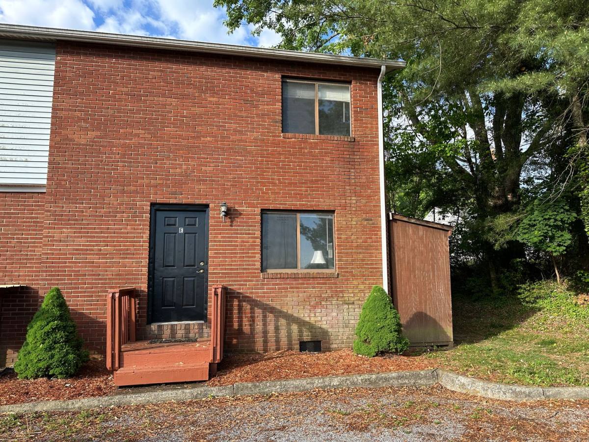 Townhouse for rent at 315 Clement St E, Radford, VA 24141