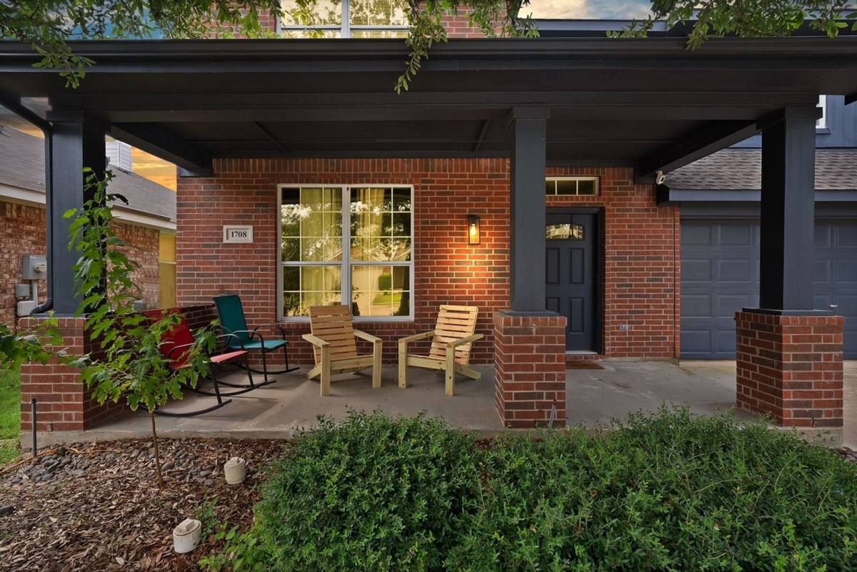 House for rent at 1708 Kittyhawk Dr, Little Elm, TX 75068