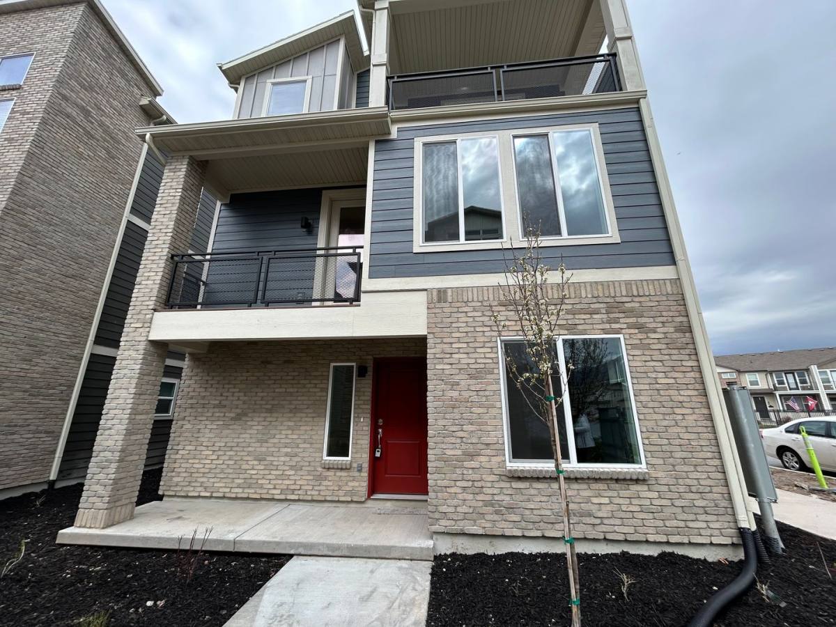 House for rent at 5 N Rio Grande Ave, Farmington, UT 84025