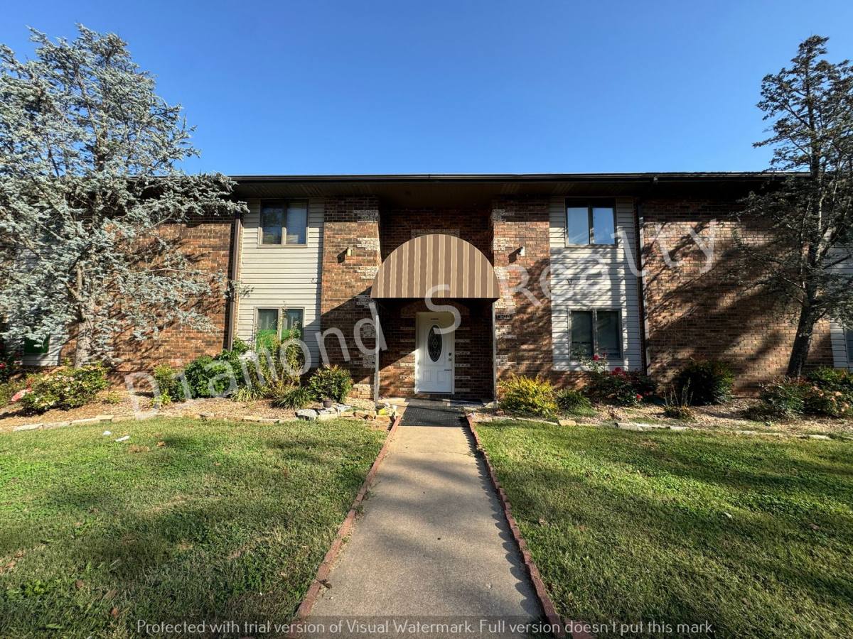 Apartment for rent at 600 Fogle Dr, Aurora, MO 65605