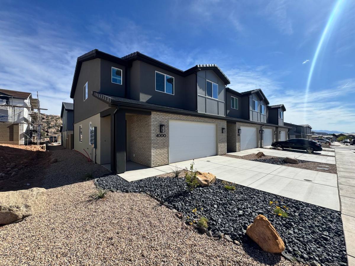 Townhouse for rent at 4000 E Razor Dr, Washington, UT 84780