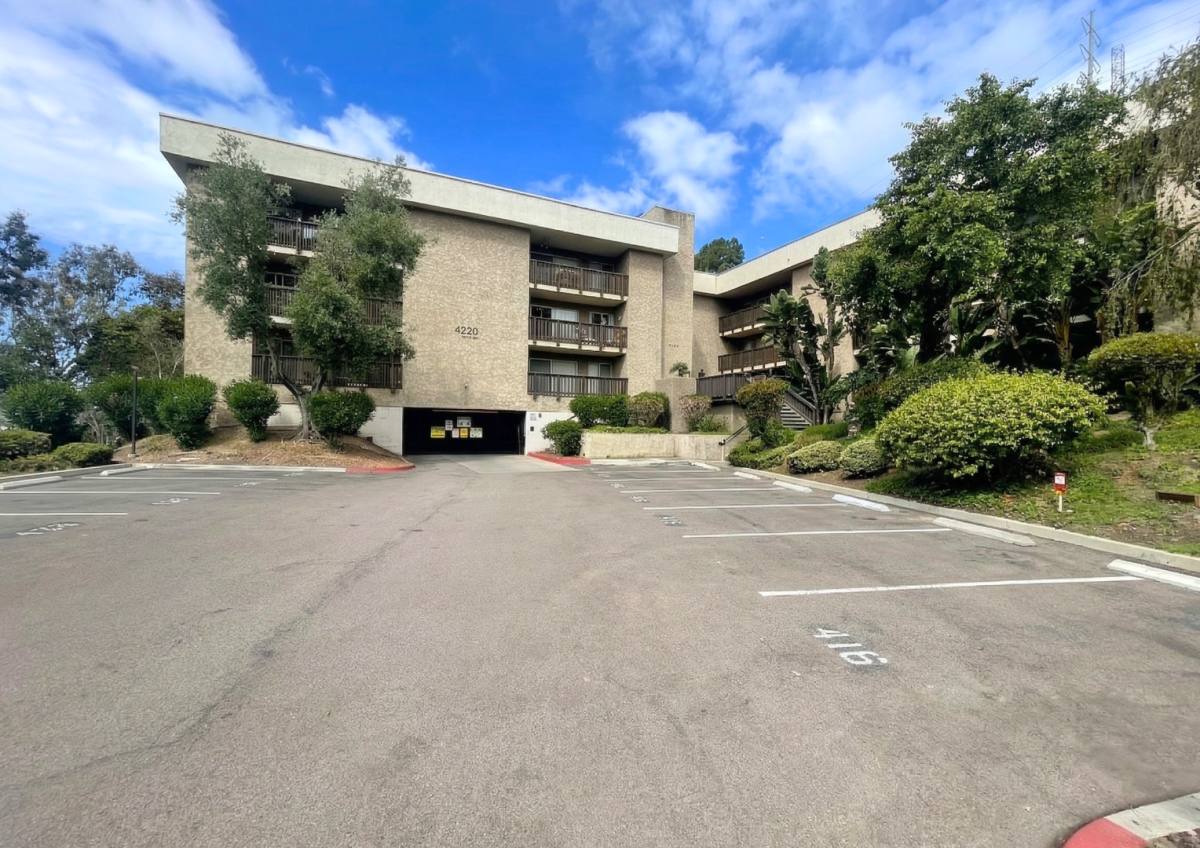 Apartment for rent at 6416 Friars Rd, San Diego, CA 92108