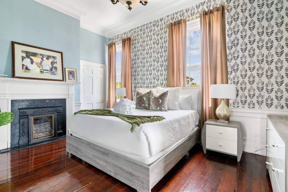 Apartment for rent at 96 Ashley Ave #C, Charleston, SC 29401
