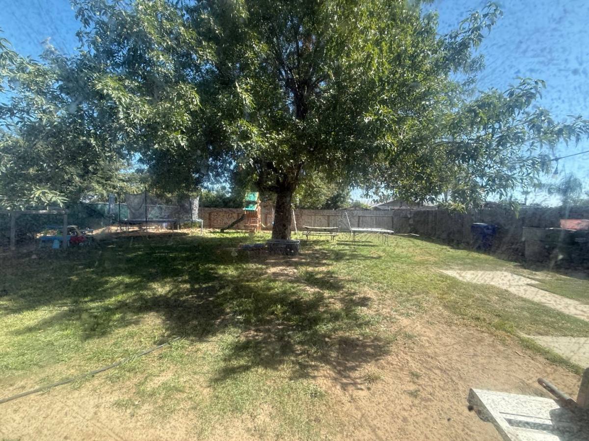 House for rent at 458 N Lillie Ave, Dinuba, CA 93618