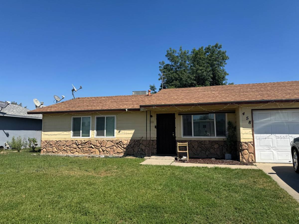 House for rent at 458 N Lillie Ave, Dinuba, CA 93618