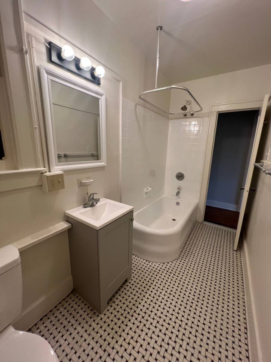 Apartment for rent at 826 Chestnut St, Albany, NY 12203