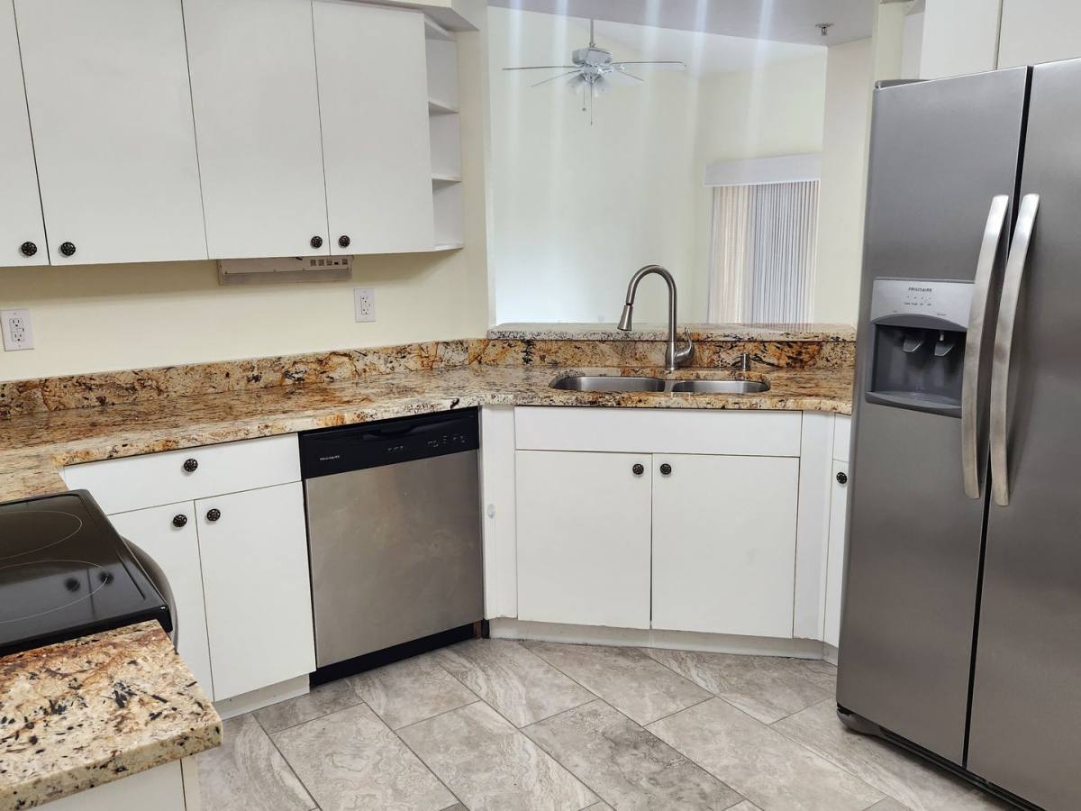 Apartment for rent at 6330 Green Oak Circle, Bradenton, FL 34203