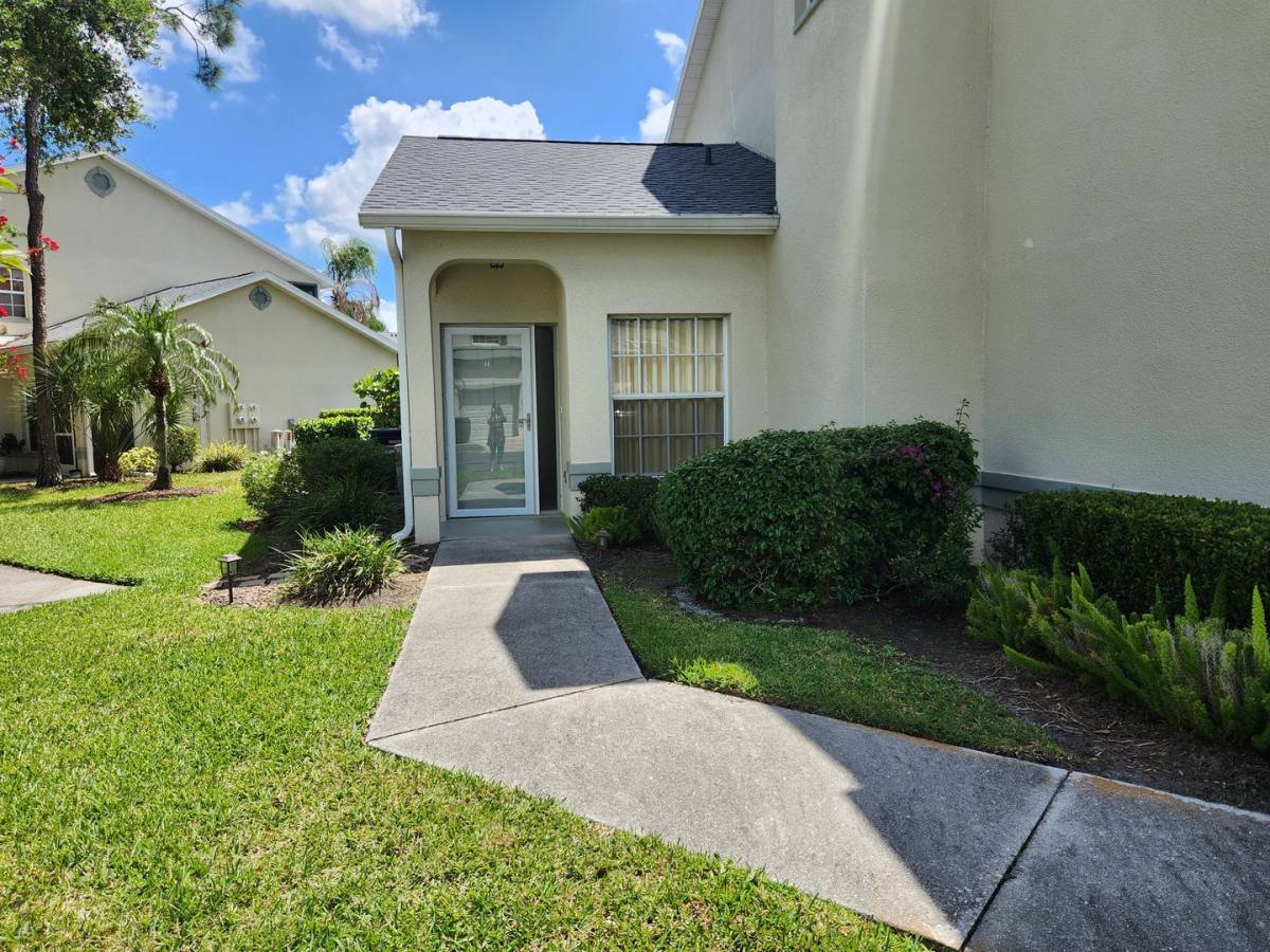 Apartment for rent at 6330 Green Oak Circle, Bradenton, FL 34203