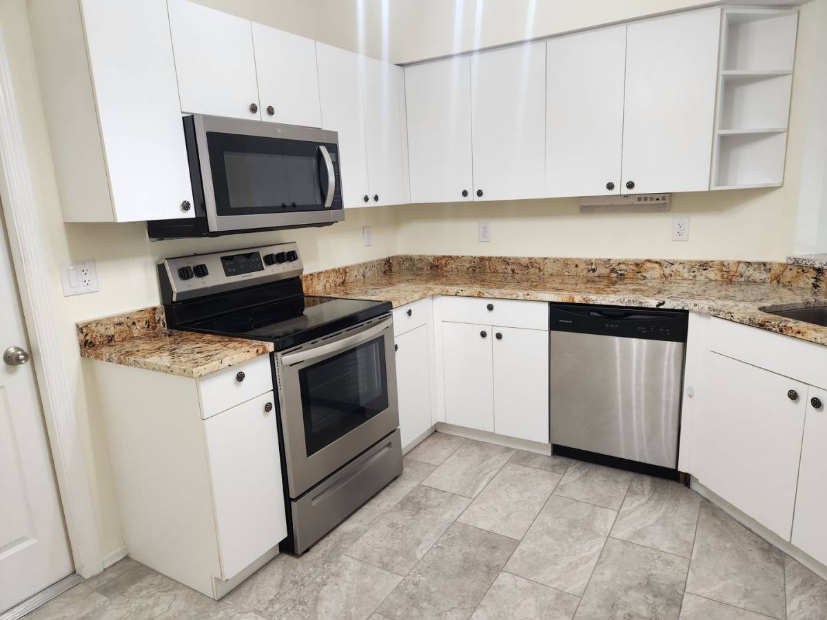 Apartment for rent at 6330 Green Oak Circle, Bradenton, FL 34203