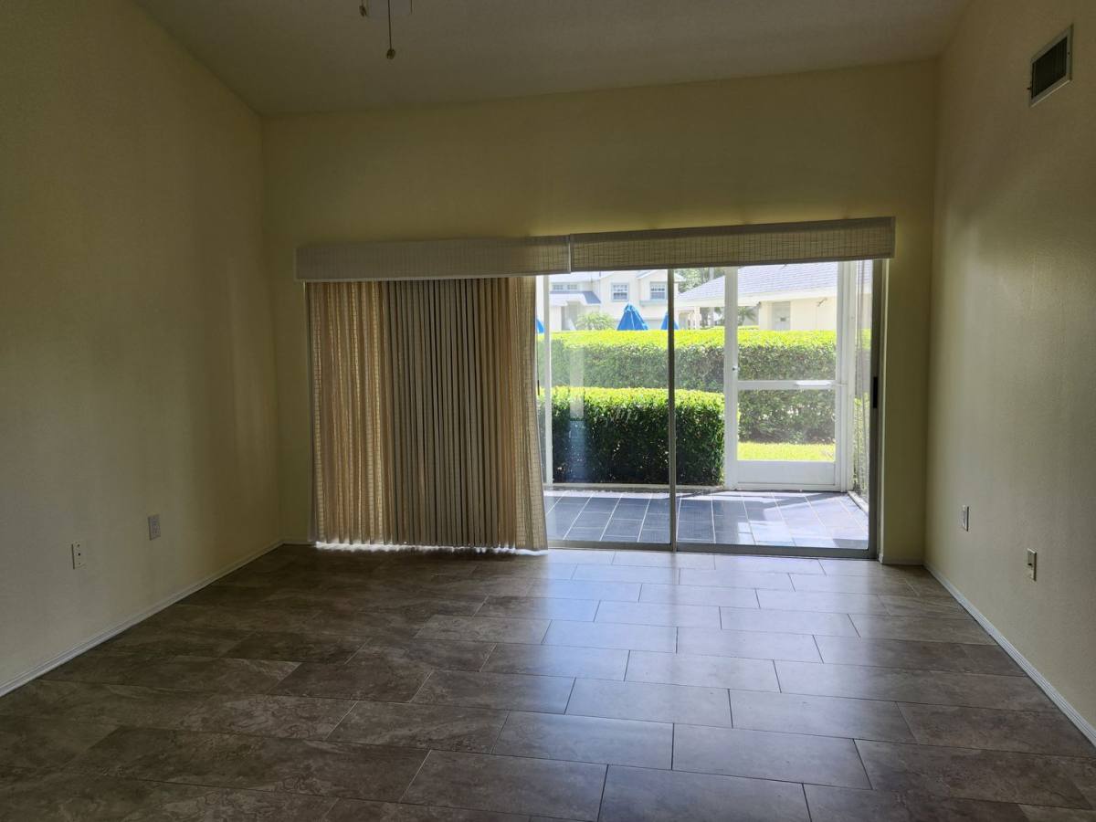 Apartment for rent at 6330 Green Oak Circle, Bradenton, FL 34203