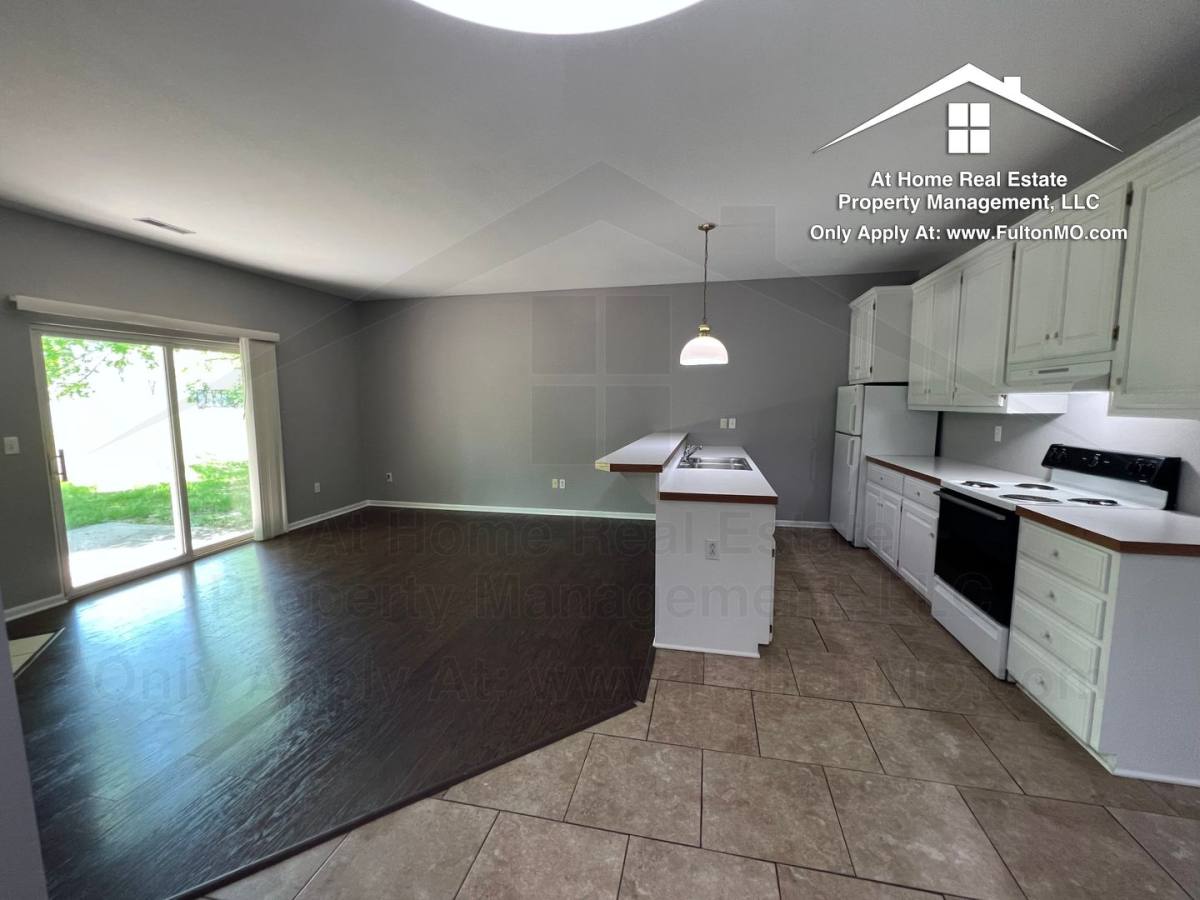 Townhouse for rent at 997 Boulder Court, Fulton, MO 65251