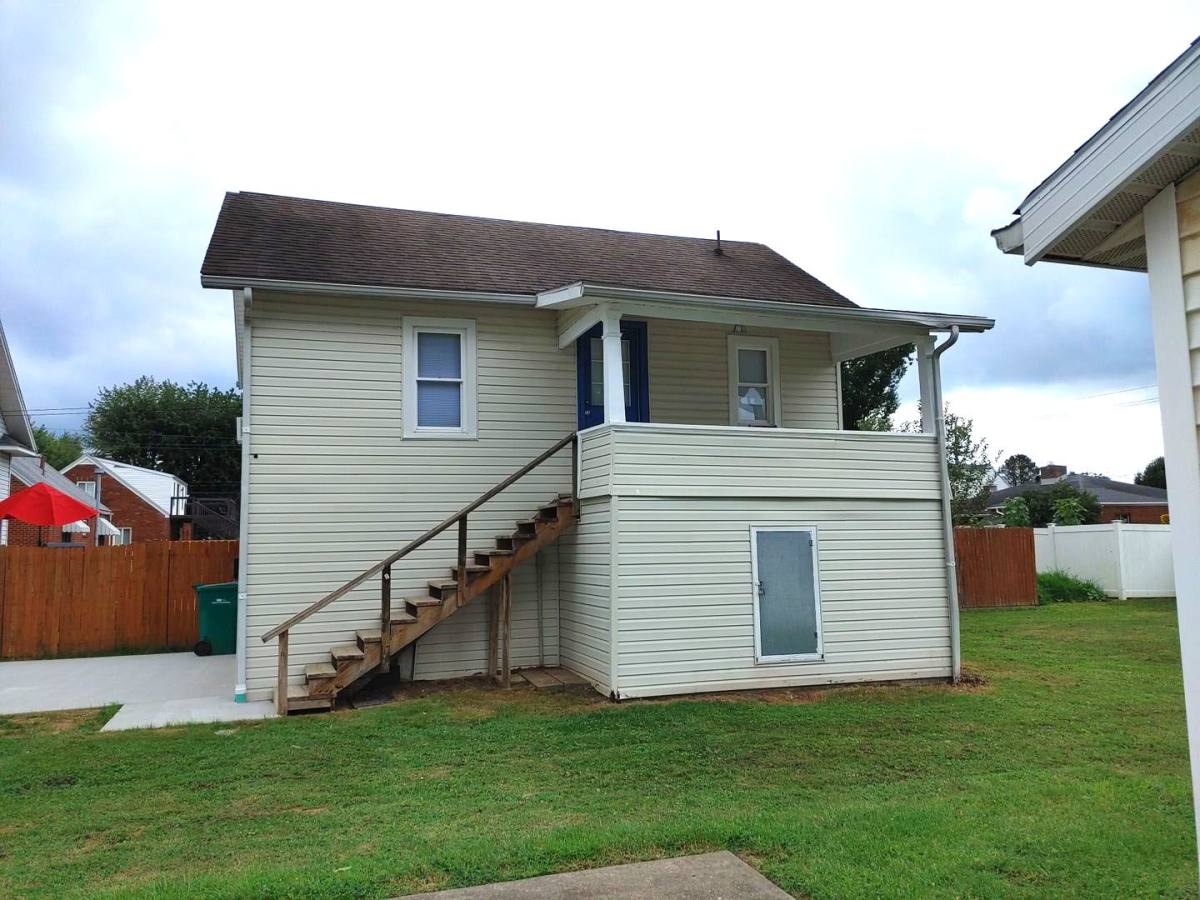 Apartment for rent at 702 1 2 28th St, Vienna, WV 26105