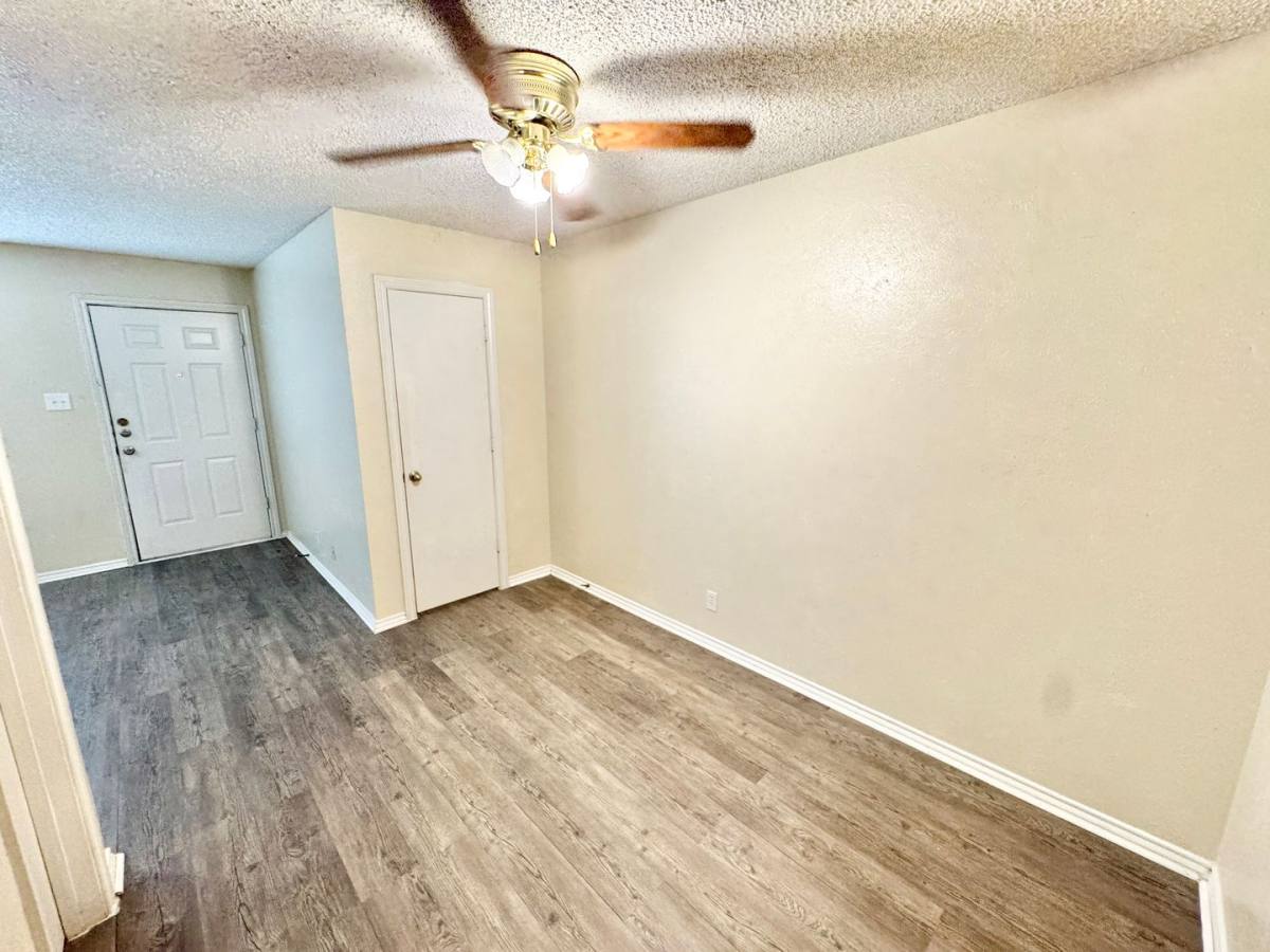 Apartment for rent at 918 W Chestnut, Denton, TX 76201