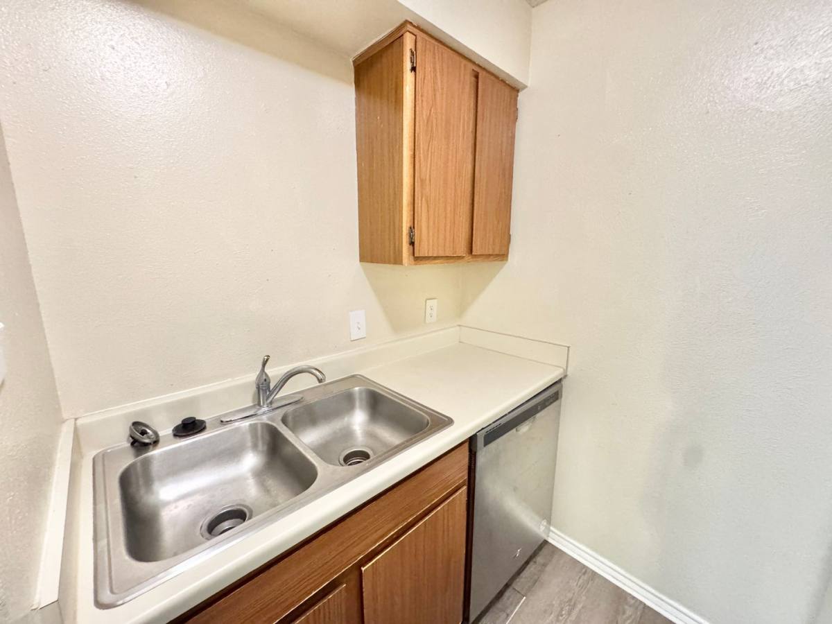 Apartment for rent at 918 W Chestnut, Denton, TX 76201