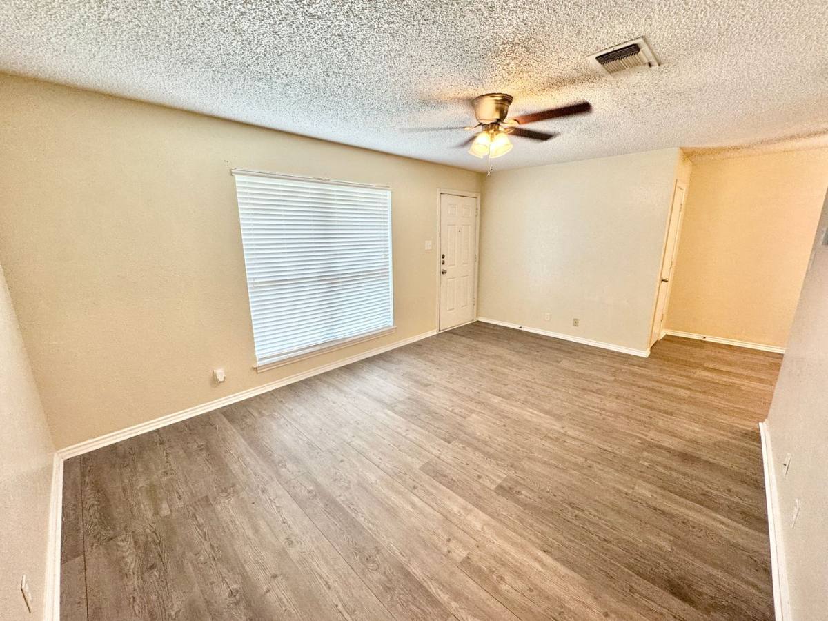Apartment for rent at 918 W Chestnut, Denton, TX 76201