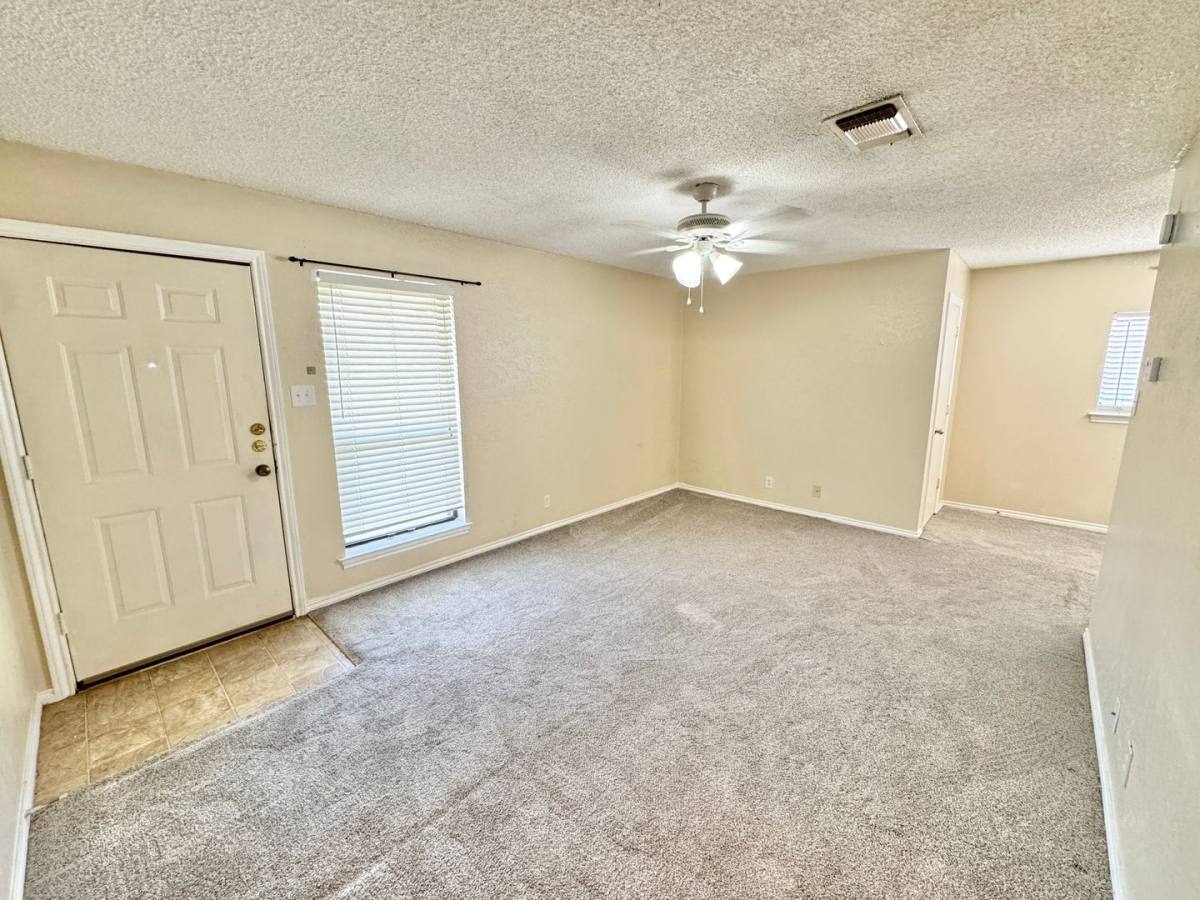 Apartment for rent at 918 W Chestnut, Denton, TX 76201