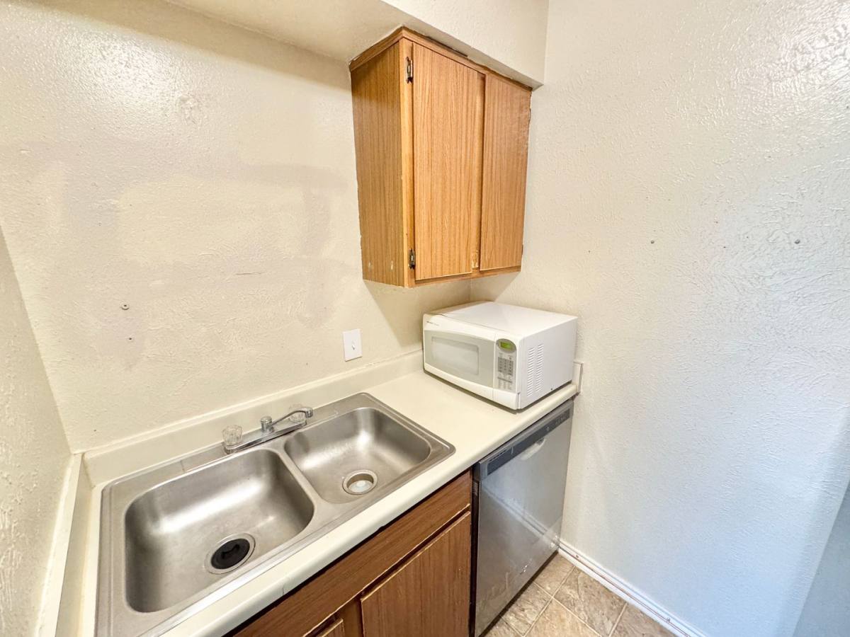 Apartment for rent at 918 W Chestnut, Denton, TX 76201