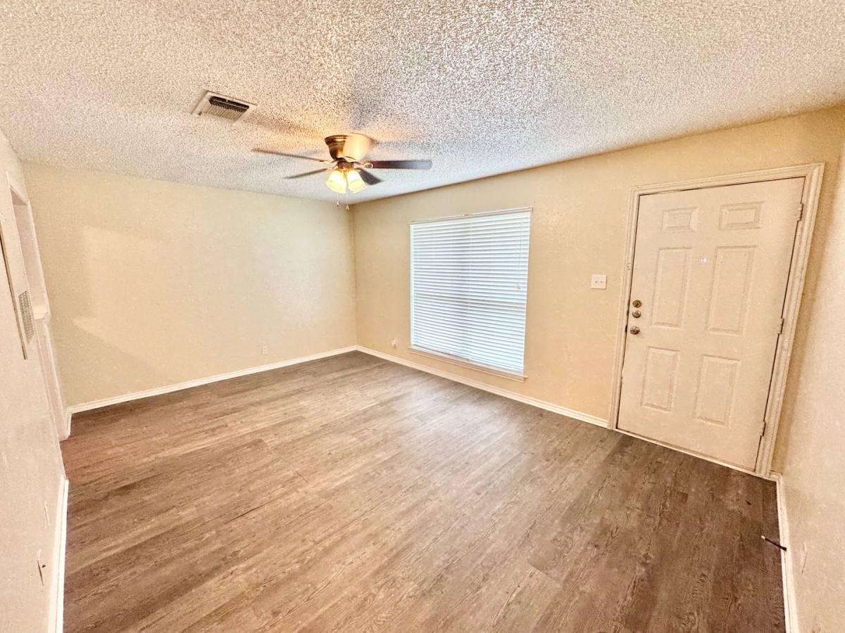 Apartment for rent at 918 W Chestnut, Denton, TX 76201