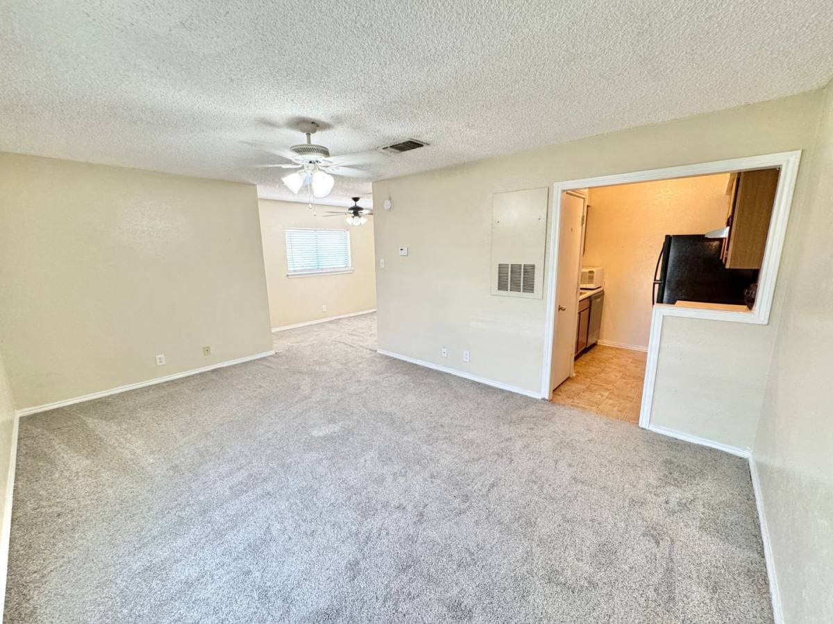 Apartment for rent at 918 W Chestnut, Denton, TX 76201