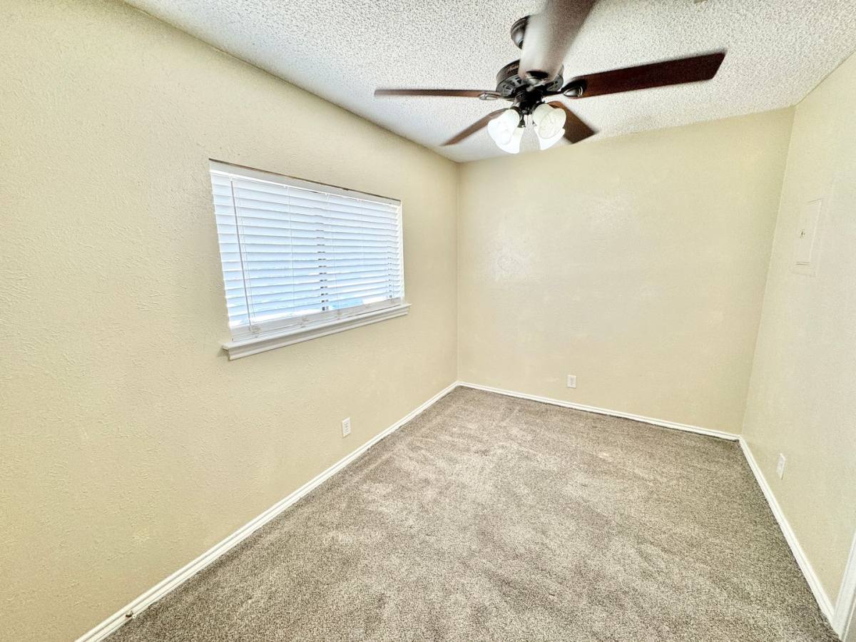 Apartment for rent at 918 W Chestnut, Denton, TX 76201