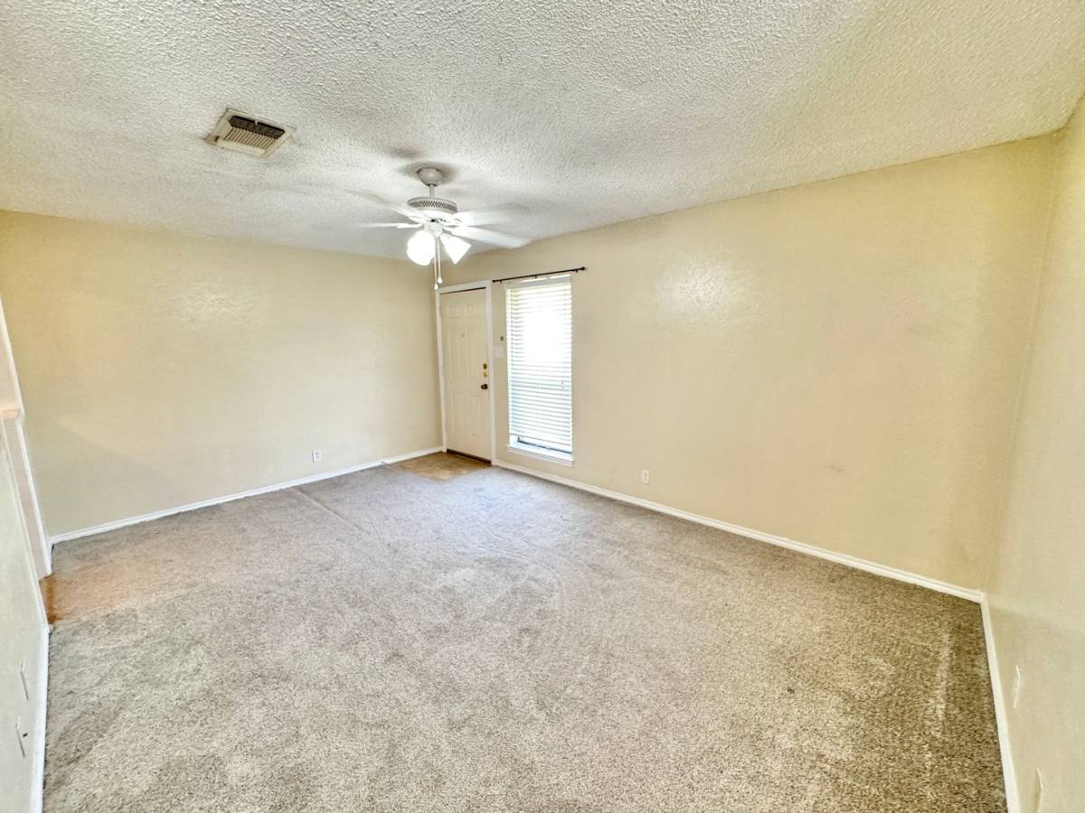 Apartment for rent at 918 W Chestnut, Denton, TX 76201