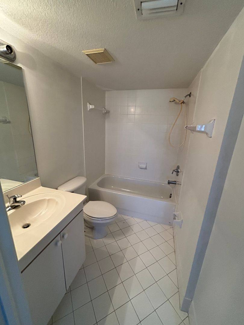 Apartment for rent at 3395 NE 10th St, Homestead, FL 33033