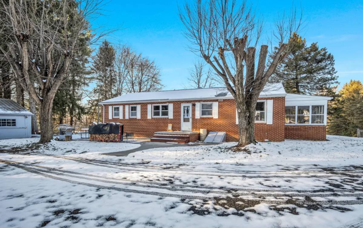 House for rent at 1158 Pine Rd, Carlisle, PA 17015