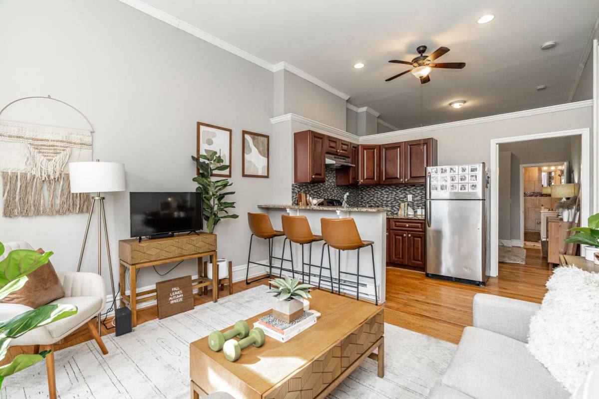 Apartment for rent at 1927 Spring Garden - 1F, Philadelphia, PA 19130