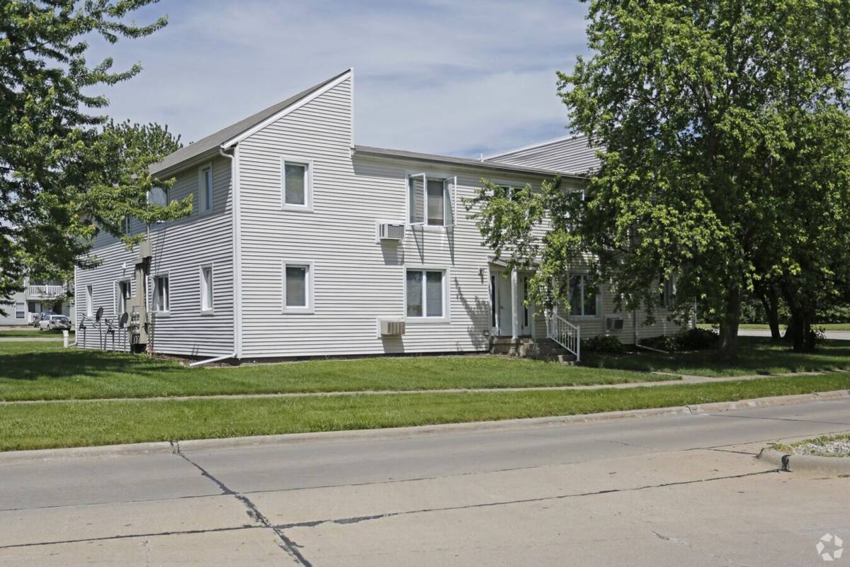 Apartment for rent at 2402 Highview Court, Champaign, IL 61822