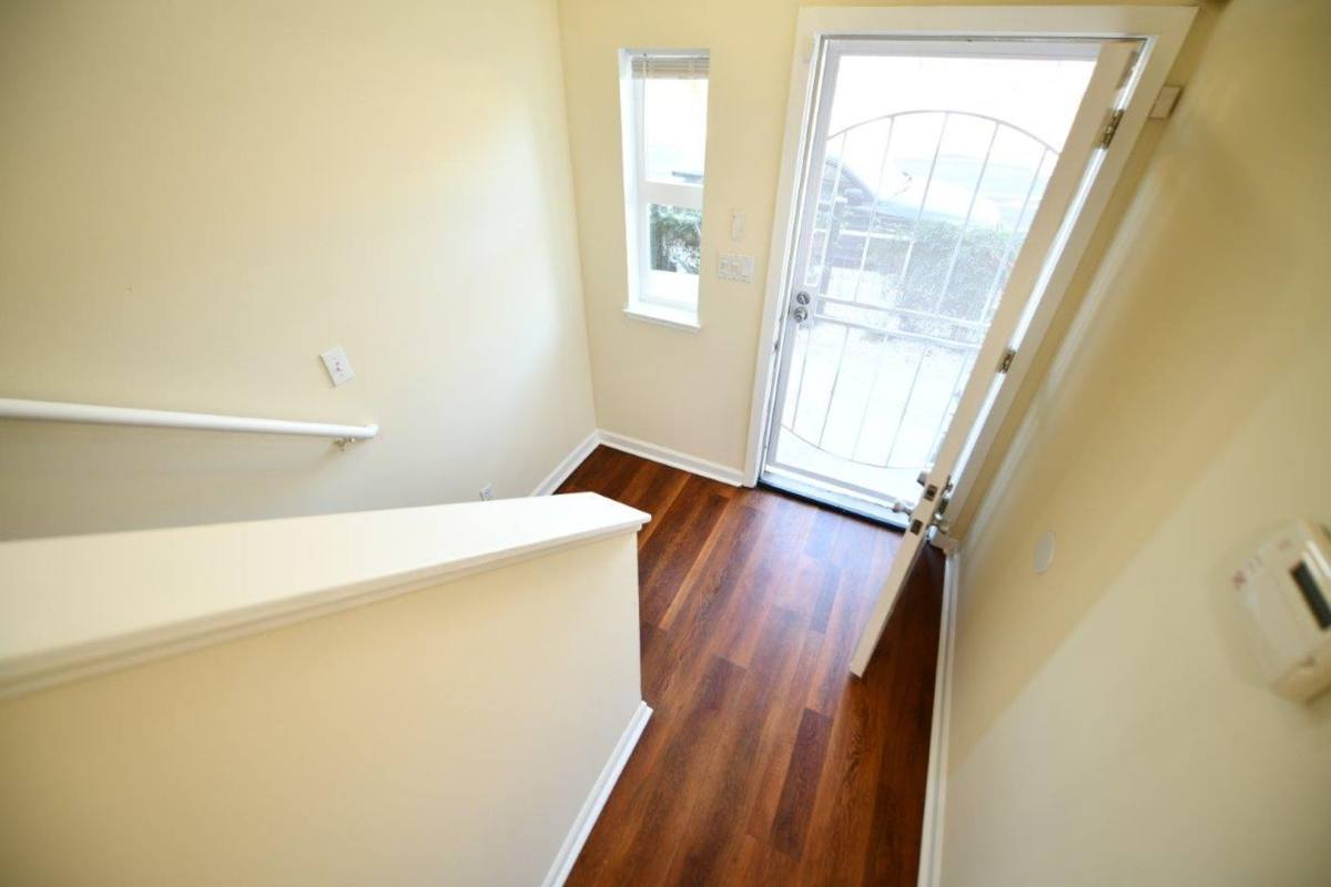 Apartment for rent at 7511-7527 Bancroft Ave, Oakland, CA 94605