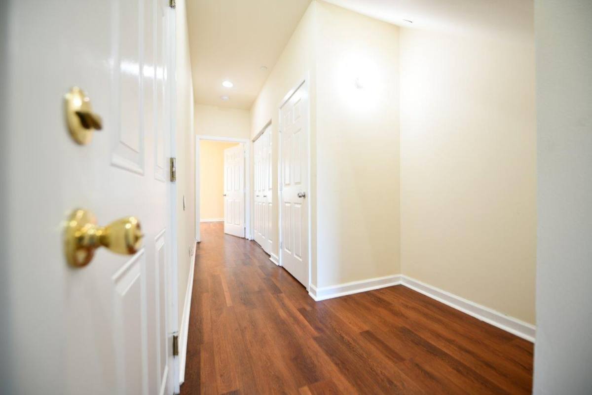Apartment for rent at 7511-7527 Bancroft Ave, Oakland, CA 94605