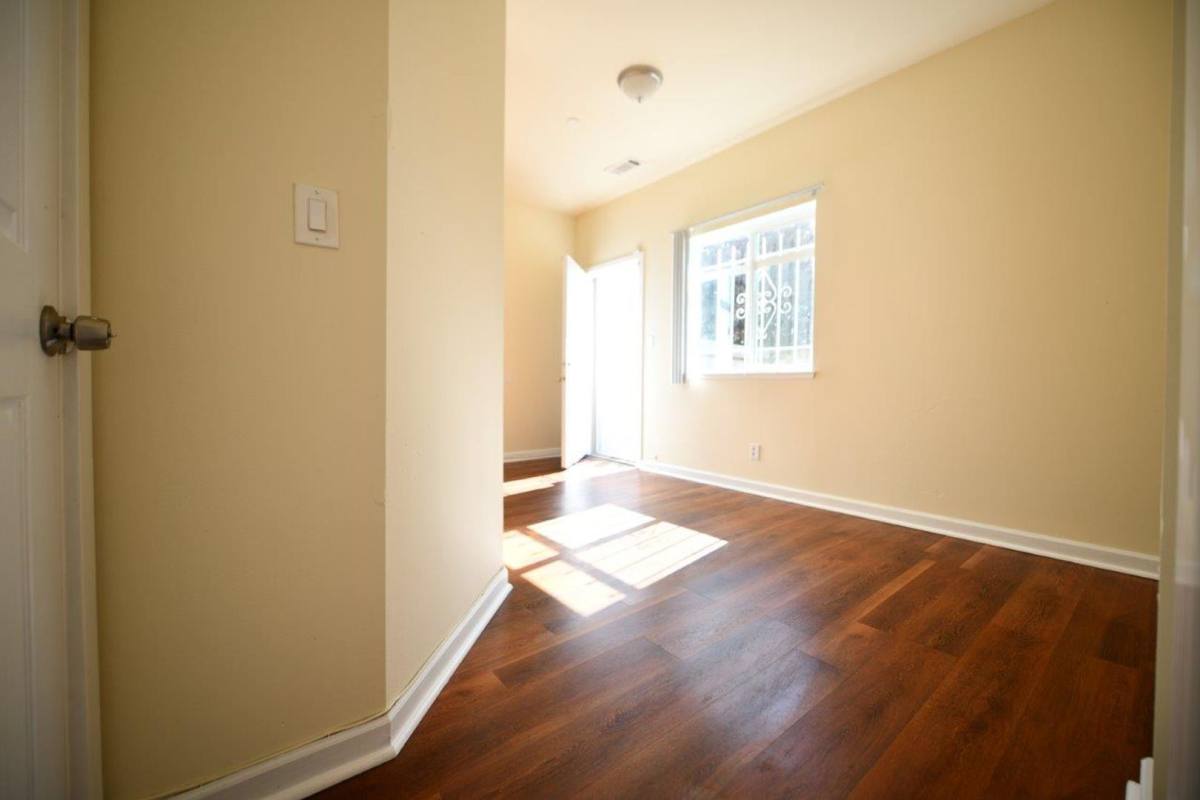 Apartment for rent at 7511-7527 Bancroft Ave, Oakland, CA 94605
