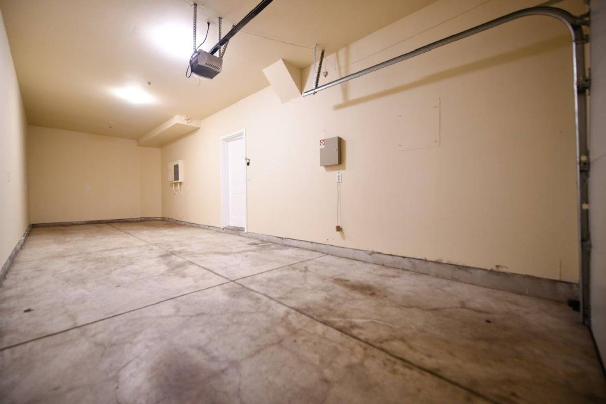 Apartment for rent at 7511-7527 Bancroft Ave, Oakland, CA 94605