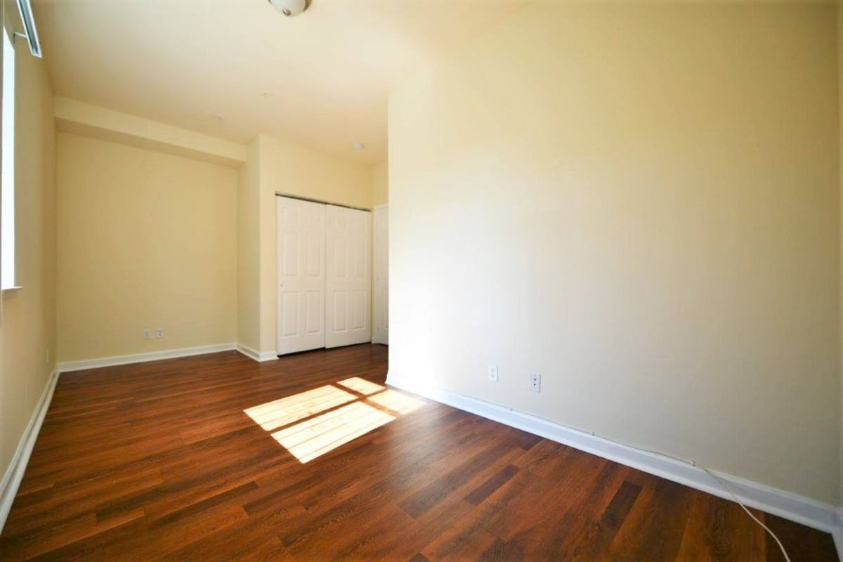 Apartment for rent at 7511-7527 Bancroft Ave, Oakland, CA 94605