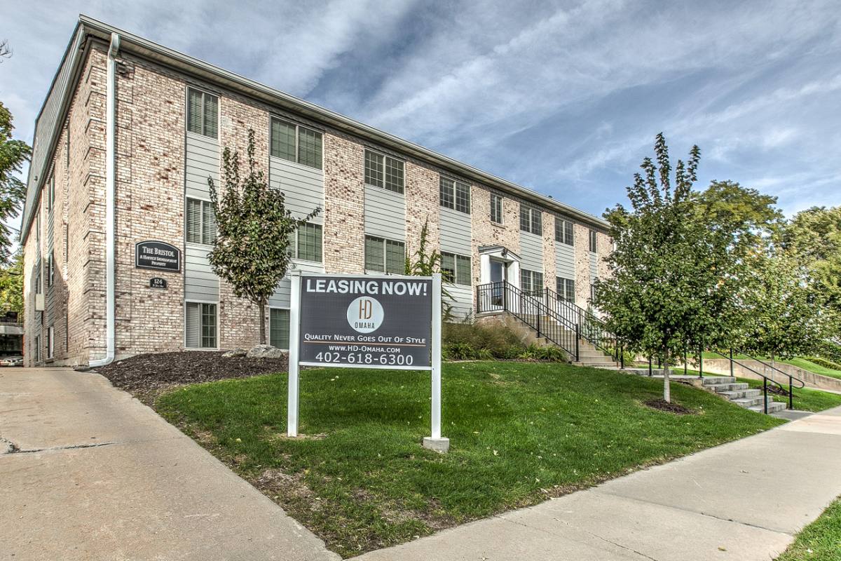 Apartment for rent at 124 N 31 Ave, Omaha, NE 68131