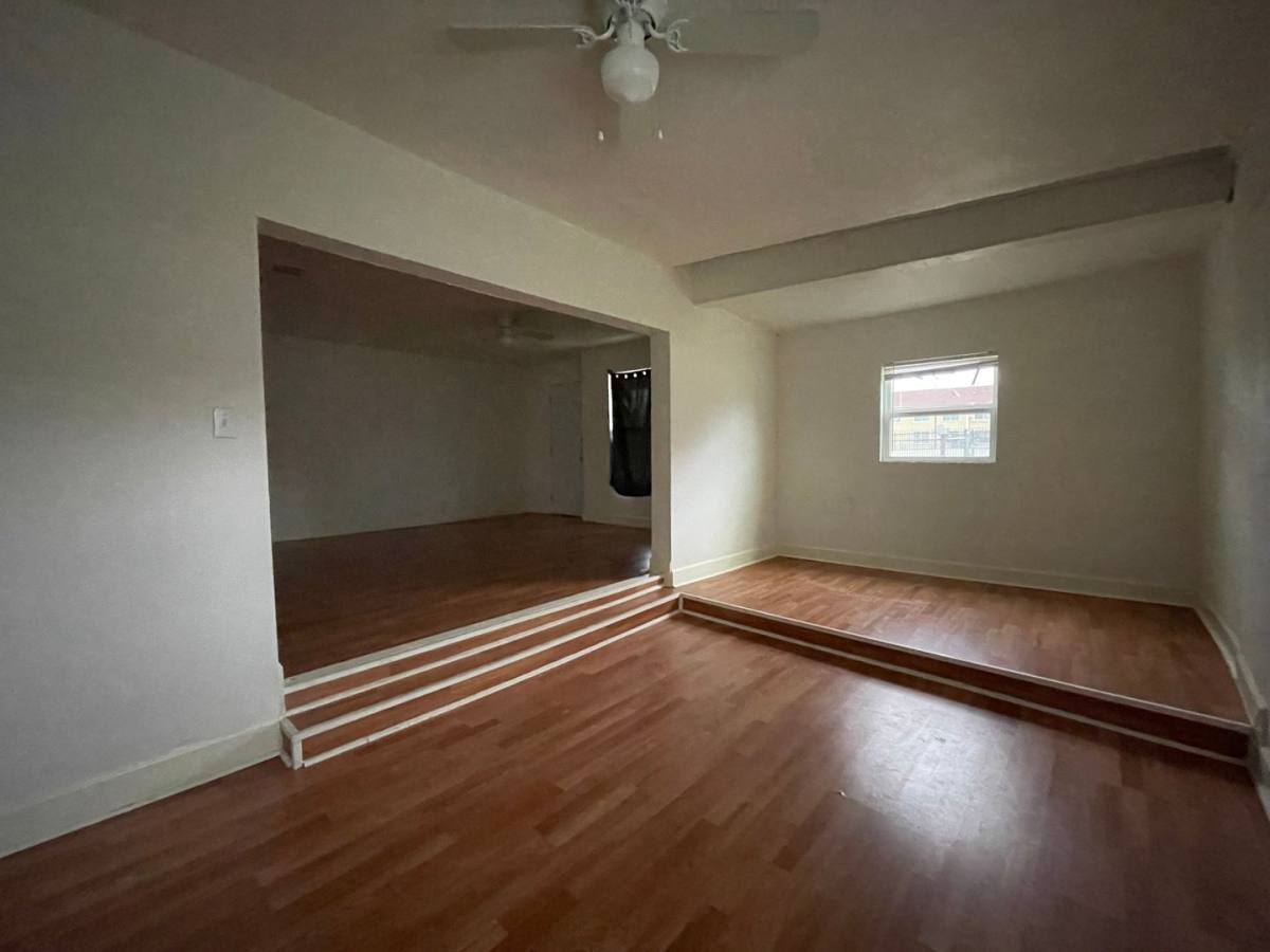 House for rent at 809 Glen Garden Dr, Fort Worth, TX 76104