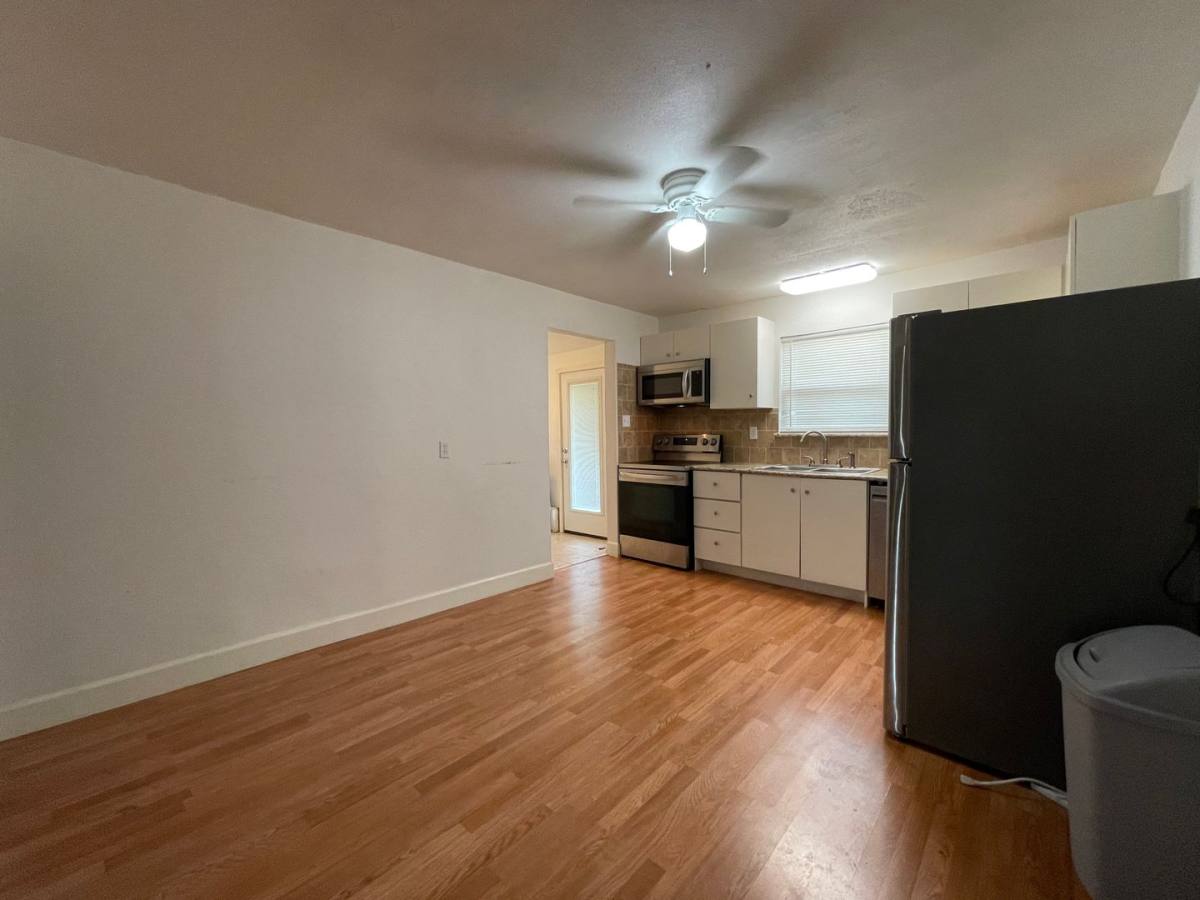 House for rent at 809 Glen Garden Dr, Fort Worth, TX 76104