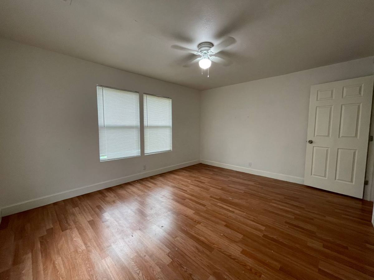 House for rent at 809 Glen Garden Dr, Fort Worth, TX 76104