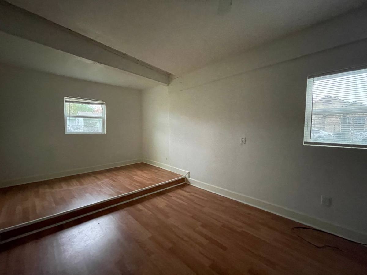 House for rent at 809 Glen Garden Dr, Fort Worth, TX 76104