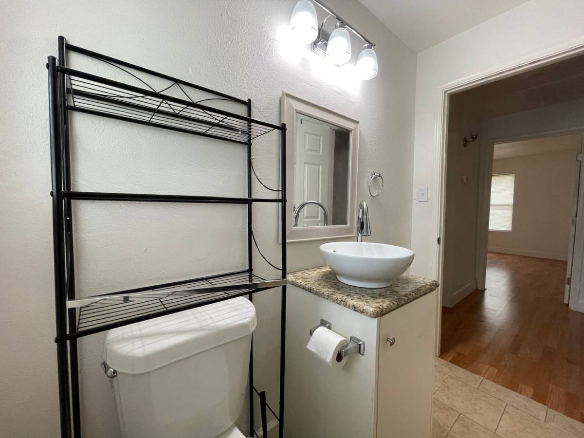 House for rent at 809 Glen Garden Dr, Fort Worth, TX 76104