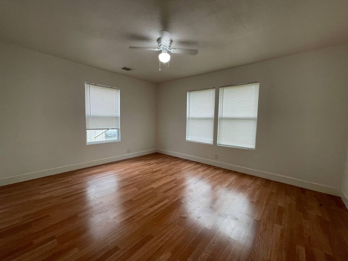 House for rent at 809 Glen Garden Dr, Fort Worth, TX 76104