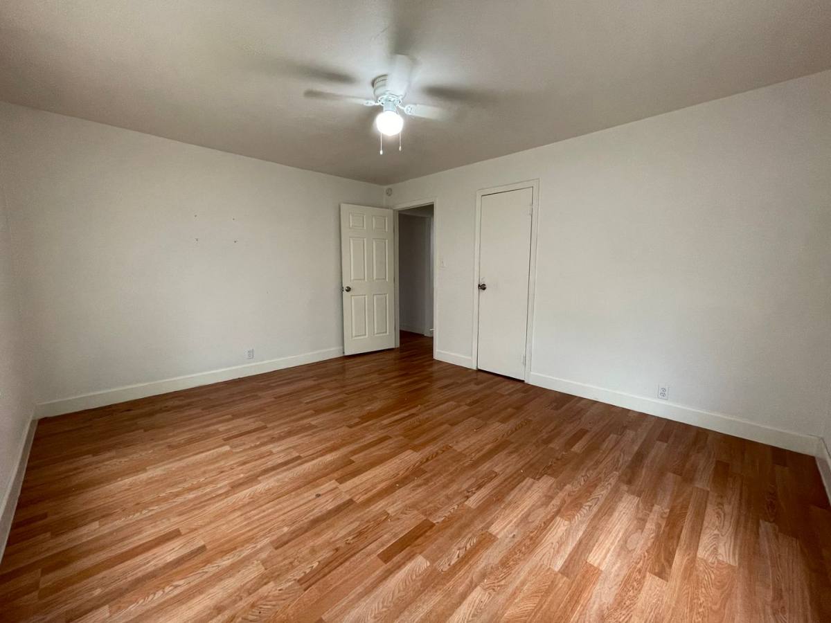 House for rent at 809 Glen Garden Dr, Fort Worth, TX 76104