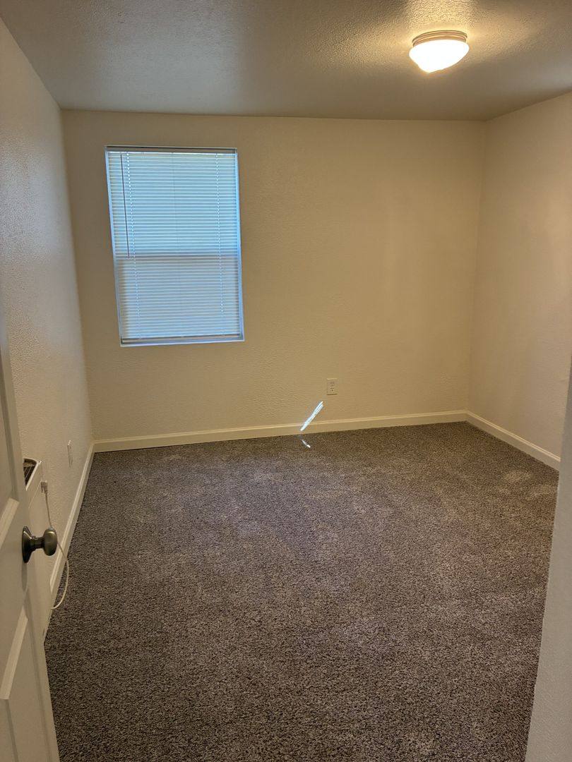 Apartment for rent at 850 NE 67th, Portland, OR 97213
