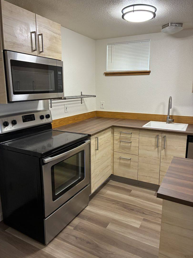 Apartment for rent at 850 NE 67th, Portland, OR 97213