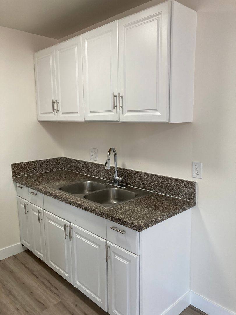 Apartment for rent at 650 Linden Ave, Long Beach, CA 90802