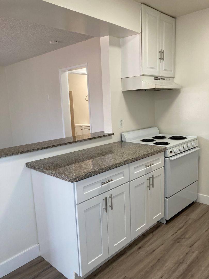 Apartment for rent at 650 Linden Ave, Long Beach, CA 90802