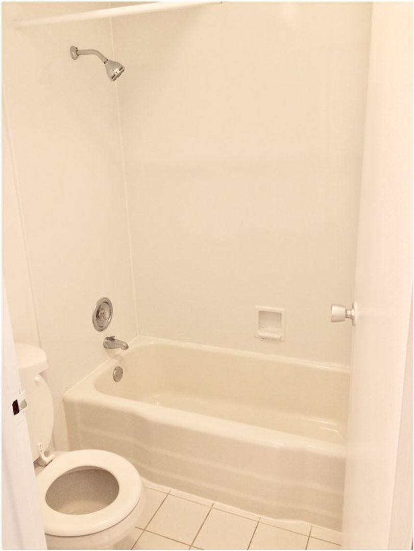 Apartment for rent at 141 Green Bay Rd, Wilmette, IL 60091